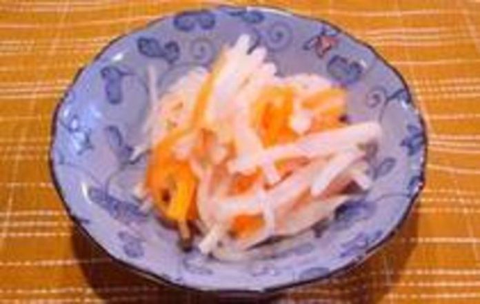 Easy-Namasu-(Japanese-Pickled-Vegetables)
