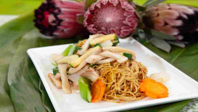 Mauna-Harvest-Cake-Noodle-by-Chef-Tylun-Pang