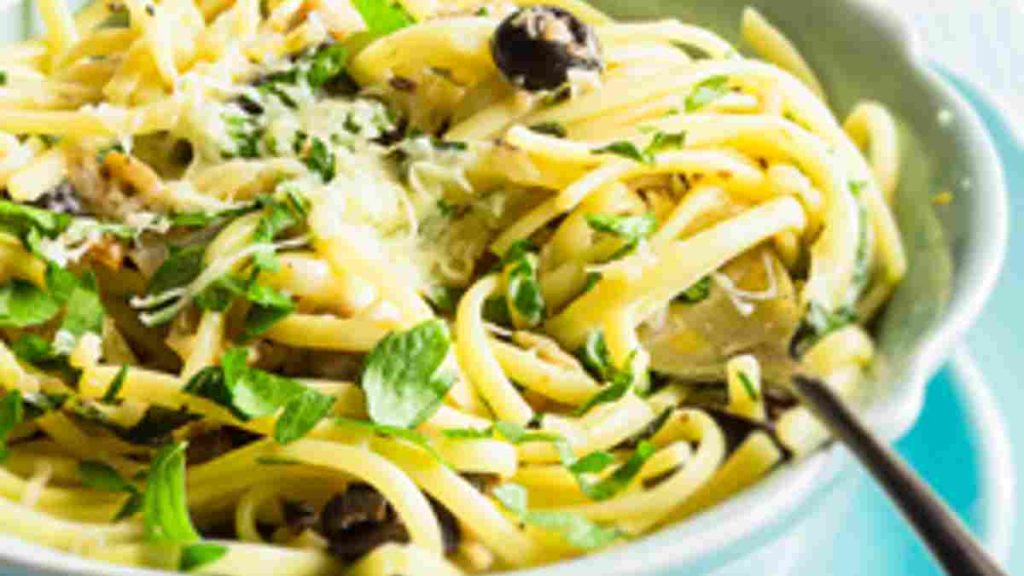 Colleen Hanabusa's Linguine With Clams Recipe • Cooking Hawaiian Style