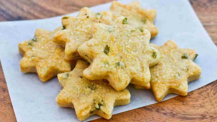 Green-Onion-Chili-Oil-Paiai-Biscuits