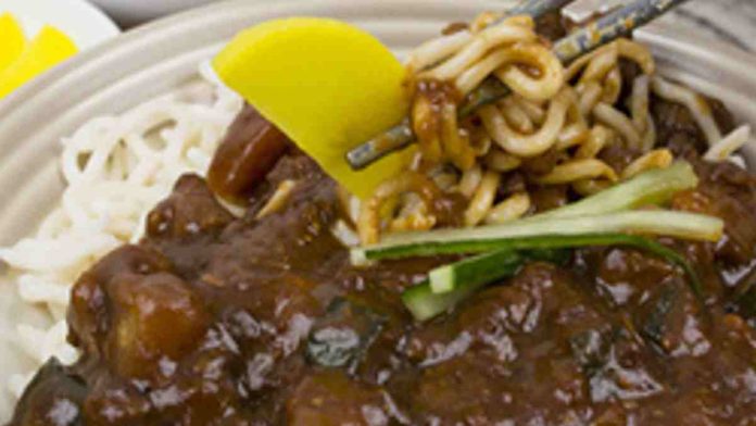 Jajangmyeon-Noodles-Blackbean-Sauce